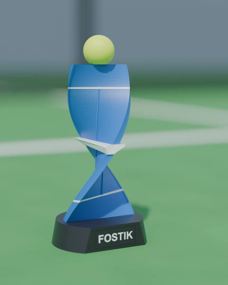 Trofeo en espiral azul con una pelota en lo alto, sobre una pista verde